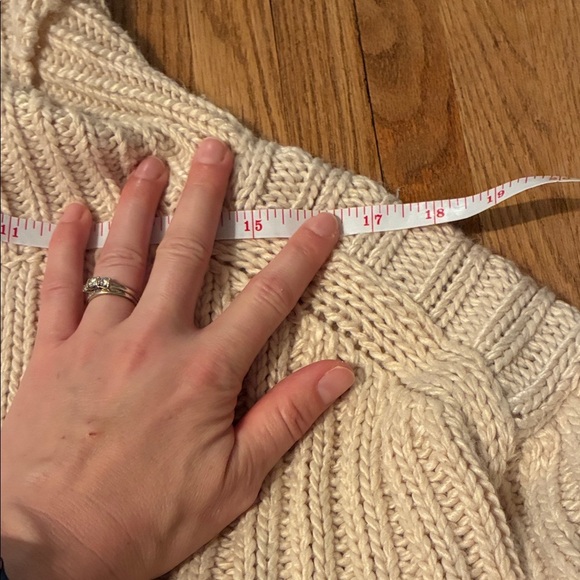 Lavon Cozy Cream Wool Ribbed Turtleneck Sweater - Picture 5 of 9